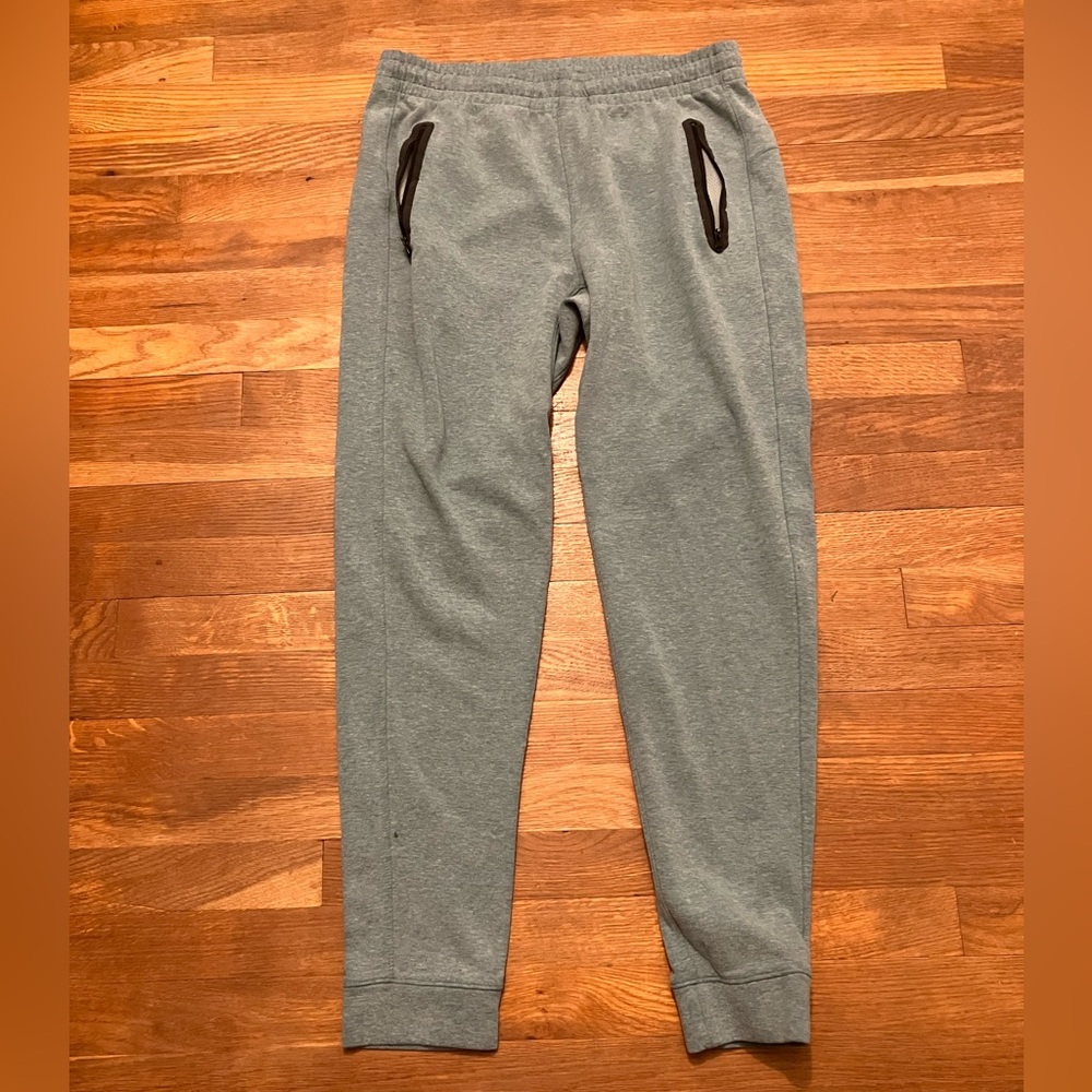 Gray Old Navy sweatpants / joggers size medium